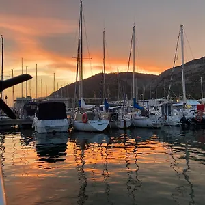 Bateau-hôtel Experience Fantastique De Berce Par La Pres De Barcelone, Castelldefels